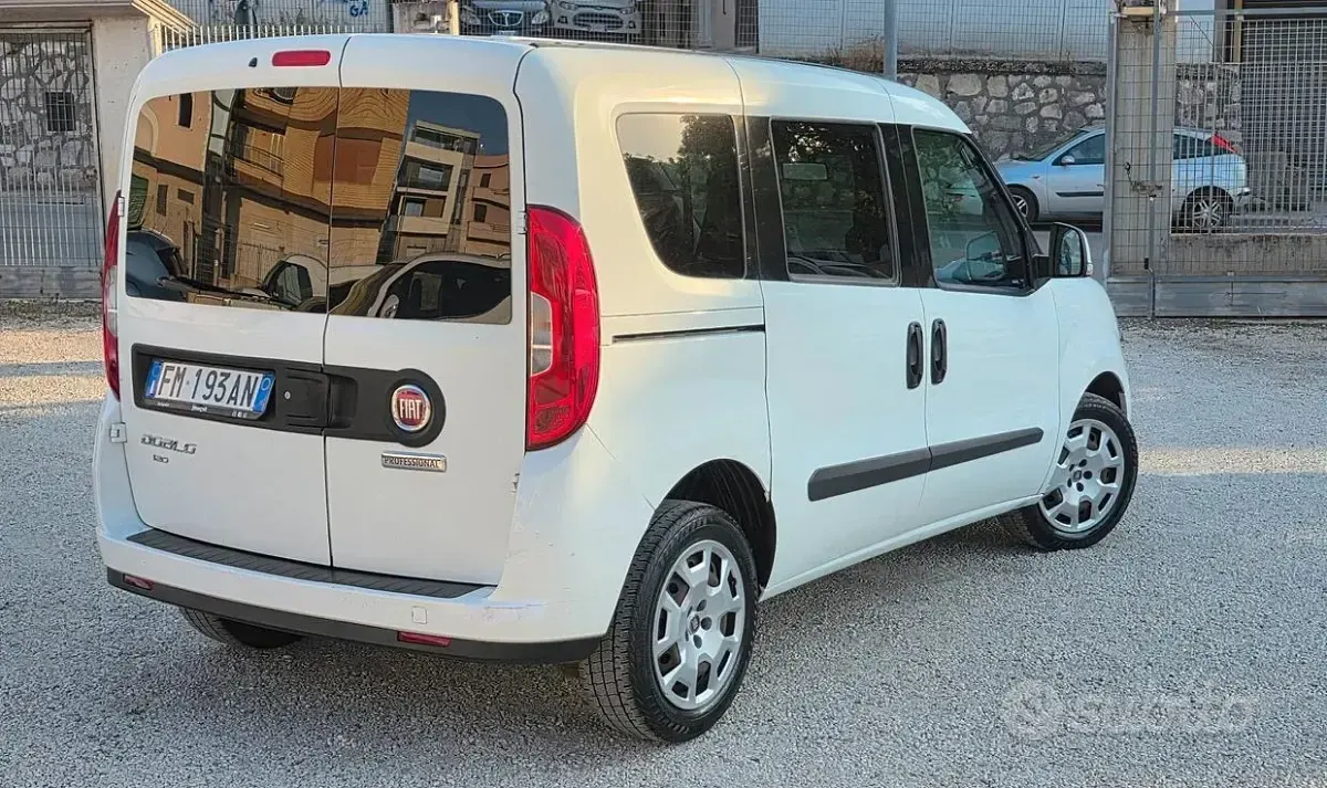 Usata Fiat Doblò Lounge 120 CV (88 kW) 2018 Bianco Monovolume