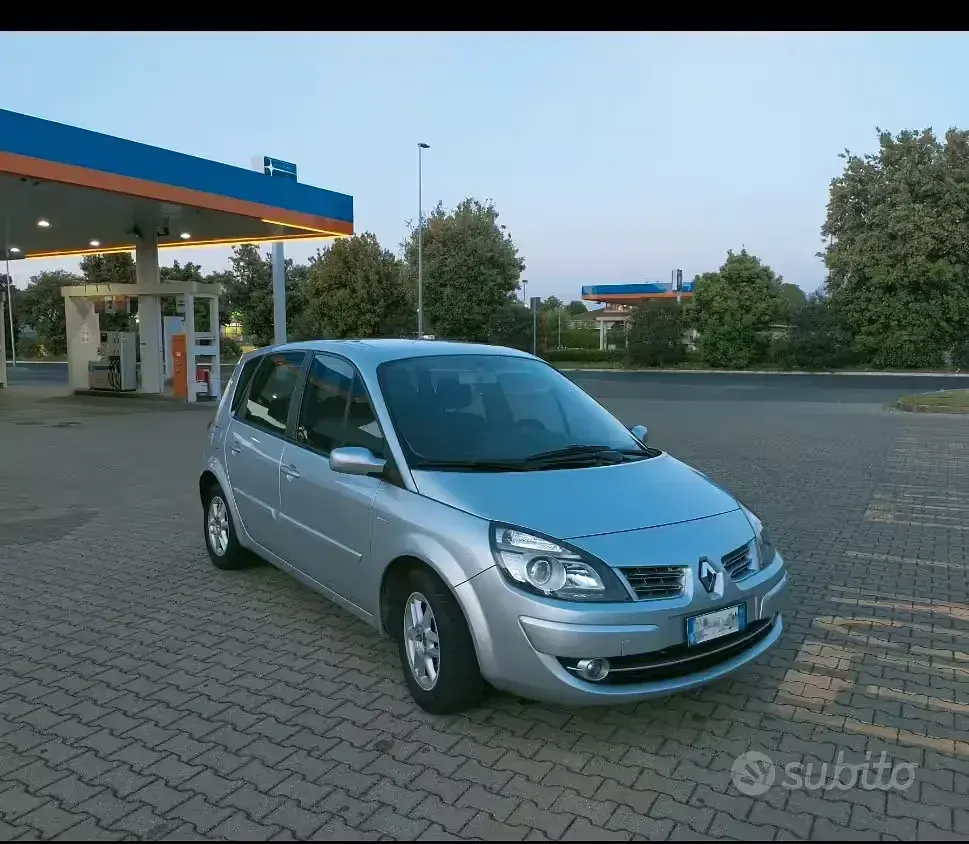 Usata Renault Scénic III 110 CV (80 kW) 2009 Grigio Monovolume