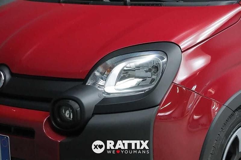 Usata Fiat Panda Cross Cross 70 CV (51 kW) 2025 Rosso Utilitaria