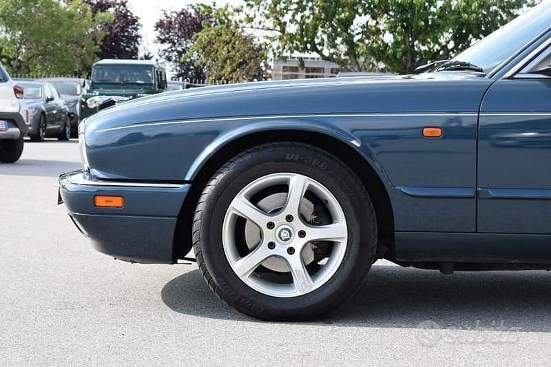 Usata Jaguar XJ6 Sovereign 241 CV (177 kW) 1996 Blu/azzurro Berlina