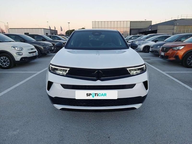 Usata Opel Mokka 136 CV (100 kW) 2025 Arktis white SUV