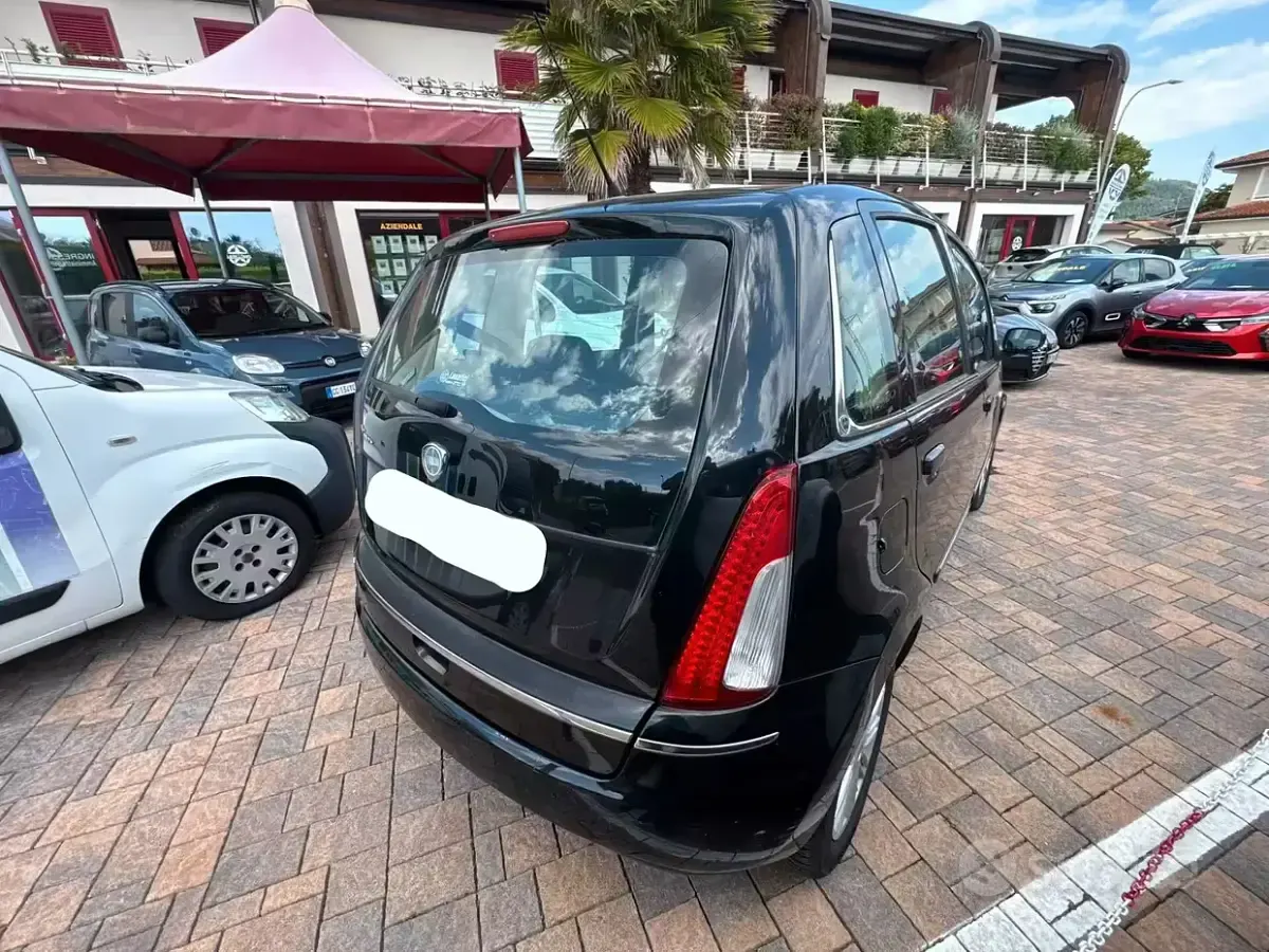 Usata Lancia Musa 95 CV (69 kW) 2008 Bianco Monovolume