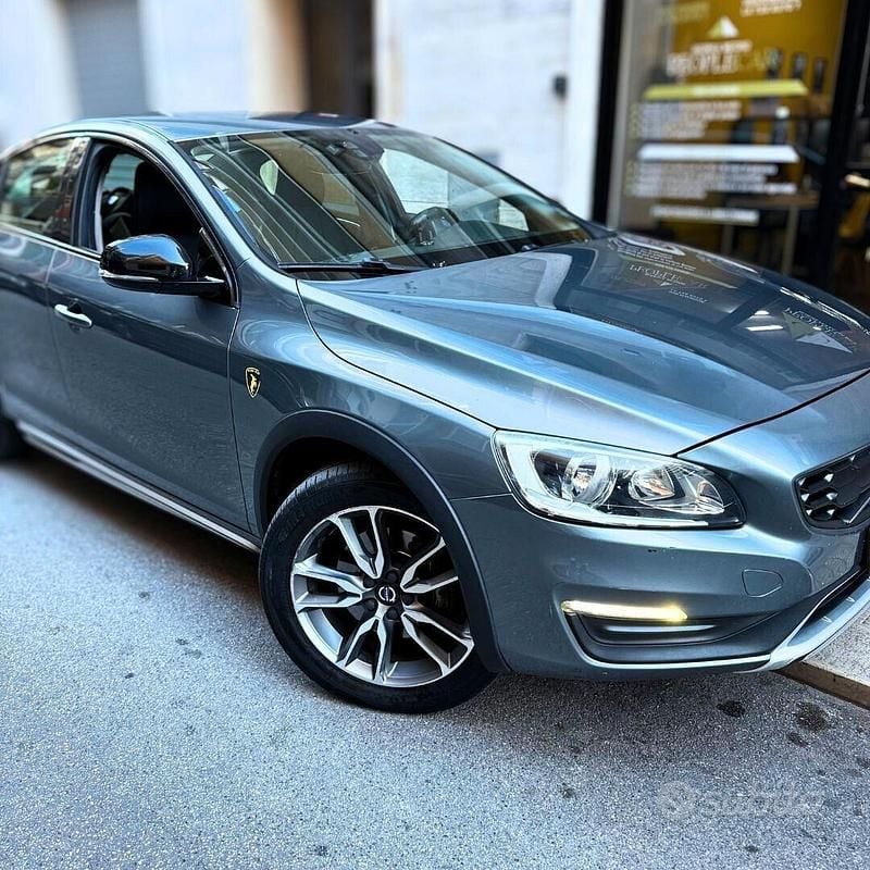 Usata Volvo S60 CC Pro 150 CV (110 kW) 2018 Grigio Berlina
