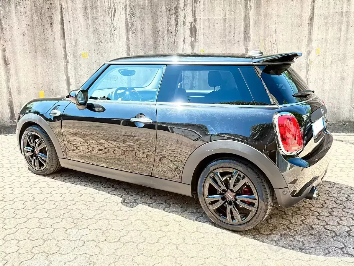 Usata Mini ONE 75 CV (55 kW) 2020 Nero Utilitaria