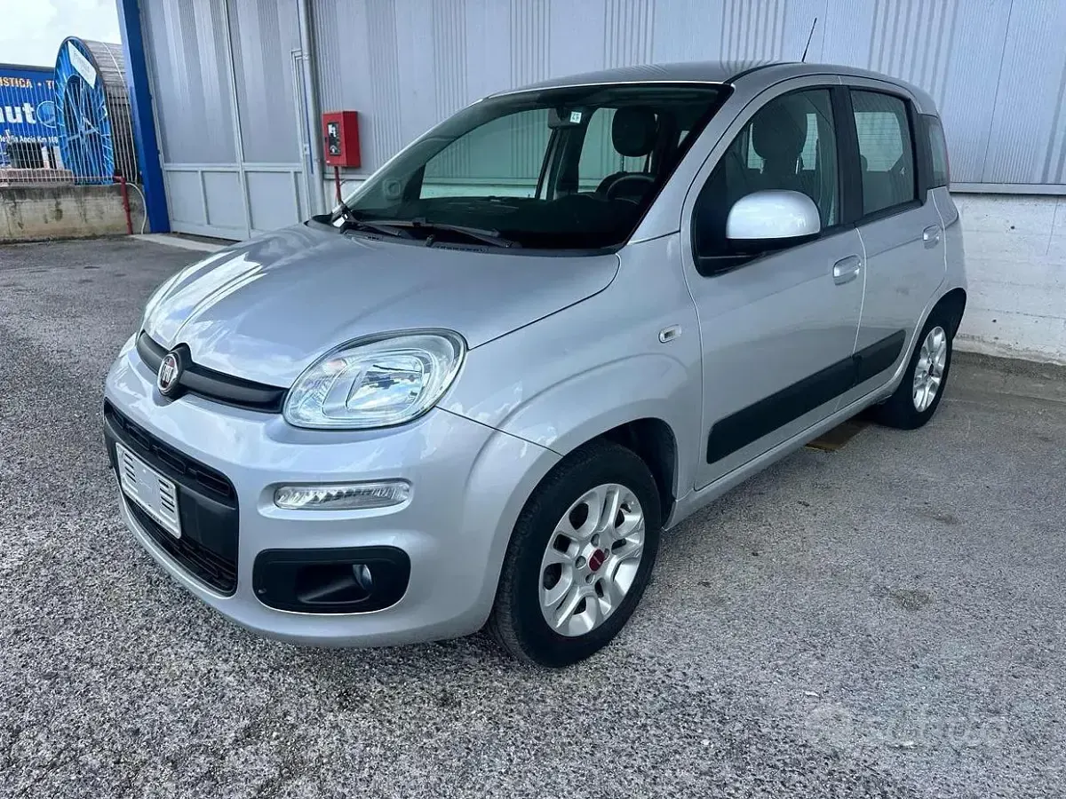 Usata Fiat Panda Lounge 69 CV (50 kW) 2020 Argento Utilitaria