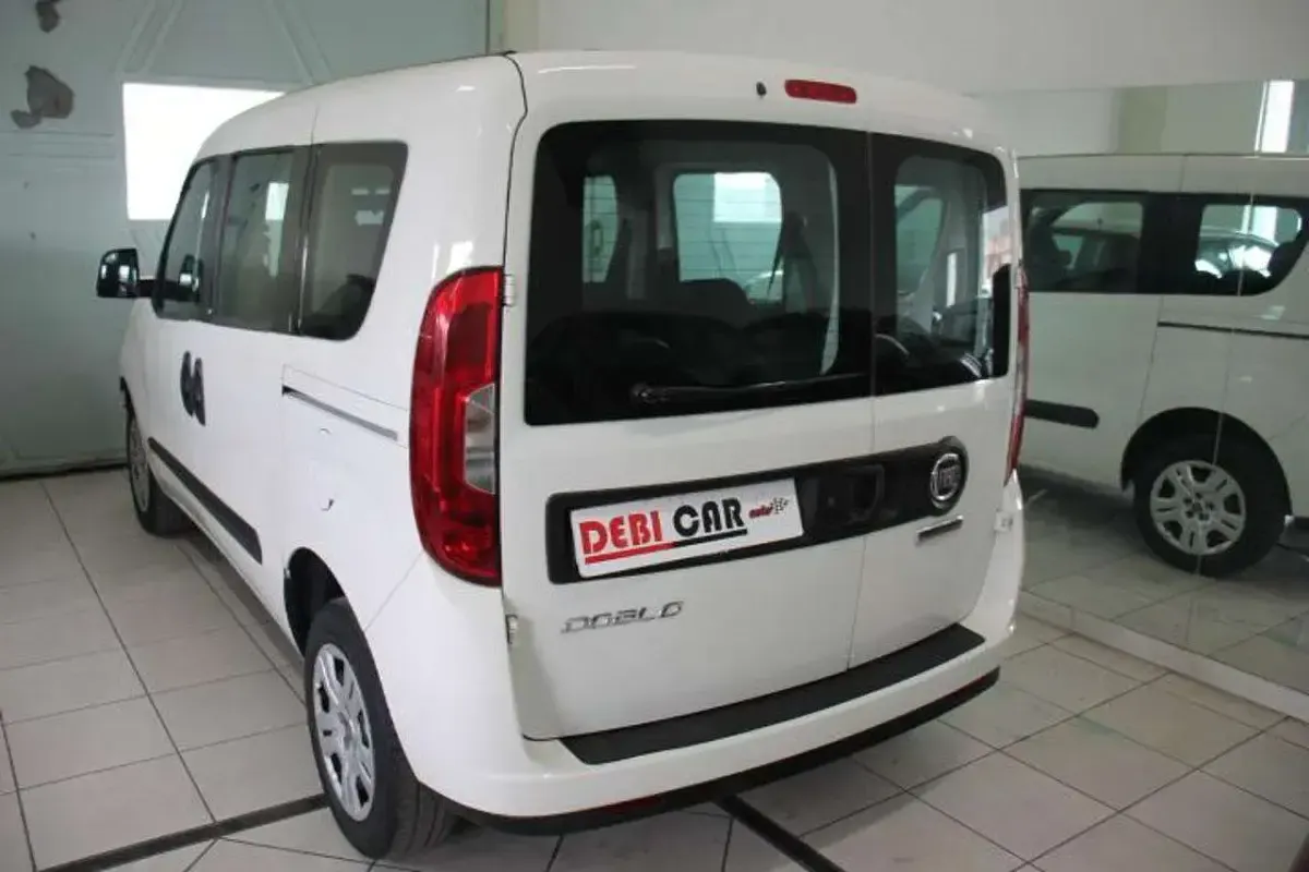 Usata Fiat Doblò 120 CV (88 kW) 2021 Bianco Monovolume