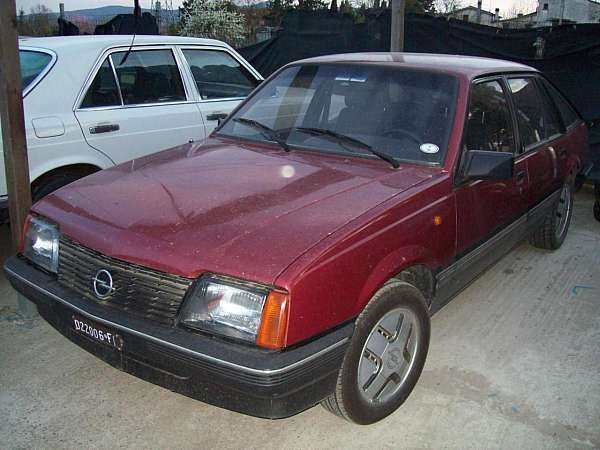 Rosso Usata 1982 Opel Ascona Tre volumi | 1500 € - Immagine 1/1
