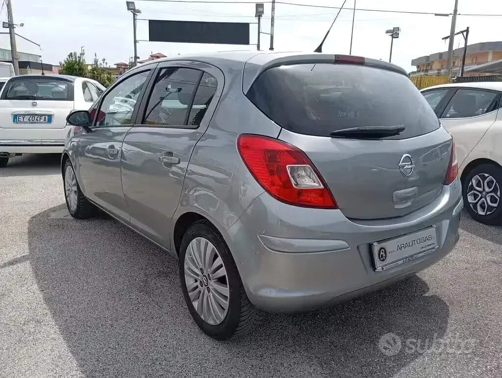 Usata Opel Corsa Edition 85 CV (62 kW) 2014 Grigio Utilitaria