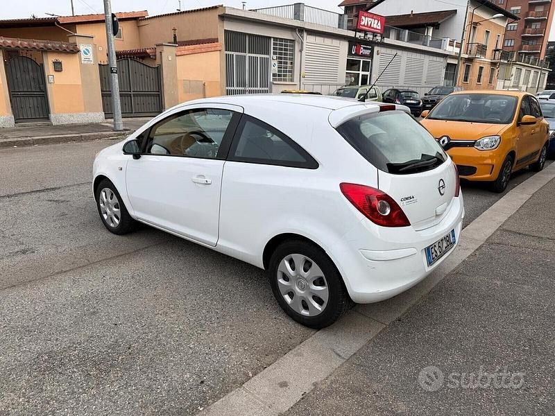 Usata Opel Corsa 65 CV (47 kW) 2013 Bianco Utilitaria