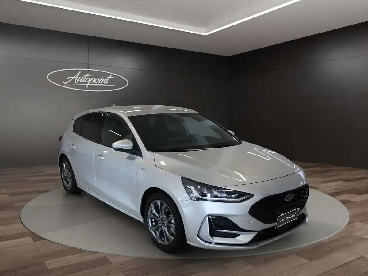Usata Ford Focus ST-Line 155 CV (114 kW) 2025 Argento Utilitaria