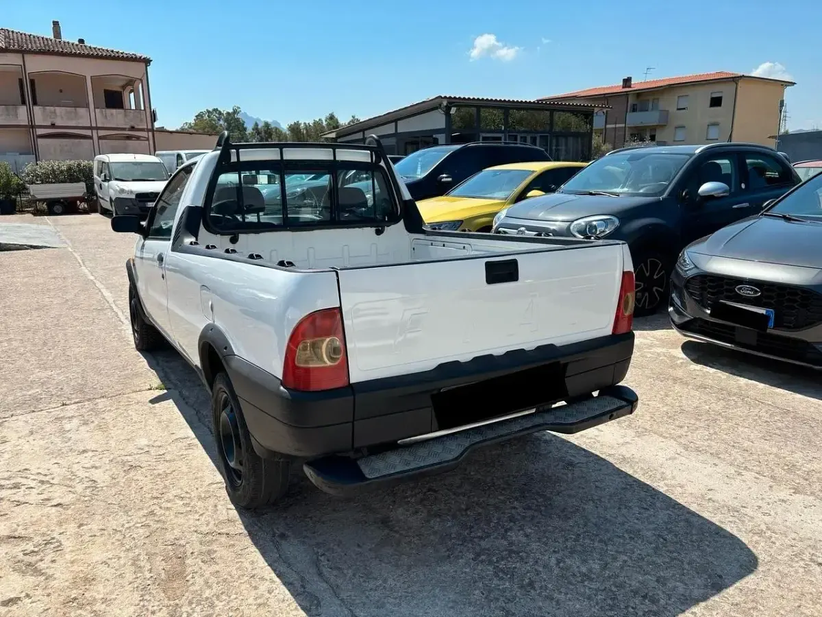 Usata Fiat Strada 69 CV (50 kW) 1999 Bianco Pick-up