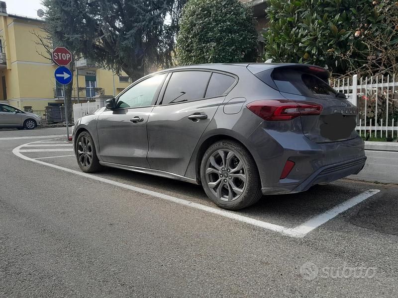 Usata Ford Focus ST-Line 125 CV (91 kW) 2024 Grigio Berlina