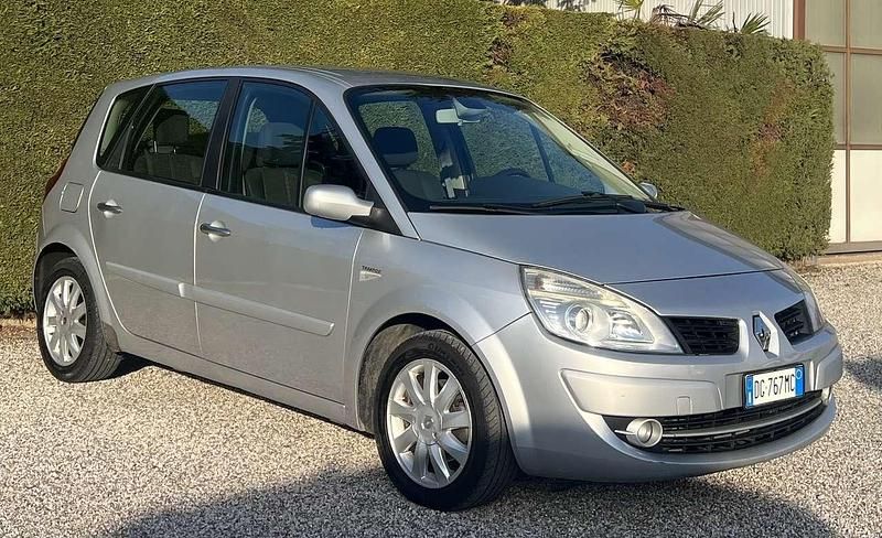 Usata Renault Scénic II Dynamique 106 CV (77 kW) 2007 Argento Monovolume
