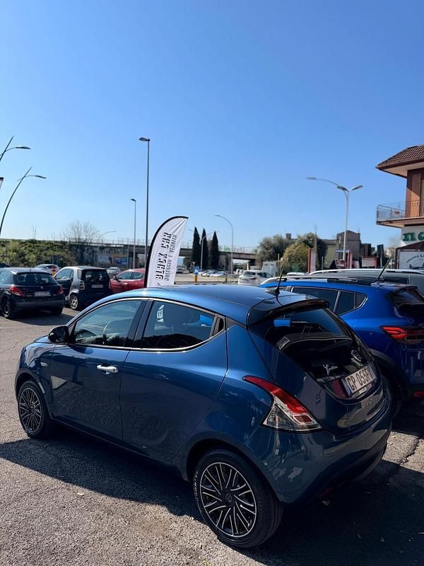 Usata Lancia Ypsilon Silver 69 CV (50 kW) 2023 Blu Utilitaria