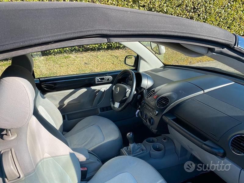 Usata VW New Beetle 105 CV (77 kW) 2007 Nero Utilitaria