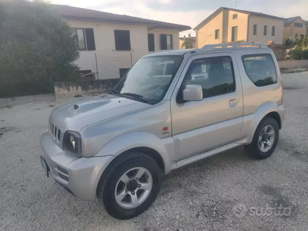 Usata Suzuki Jimny 86 CV (63 kW) 2007 Grigio SUV