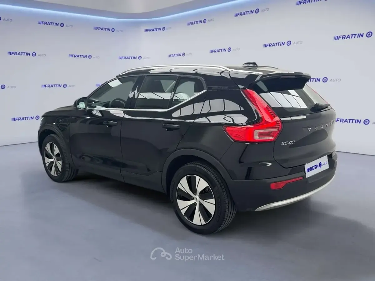 Gebraucht Volvo XC40 129 PS (94 kW) 2022 Schwarz SUV