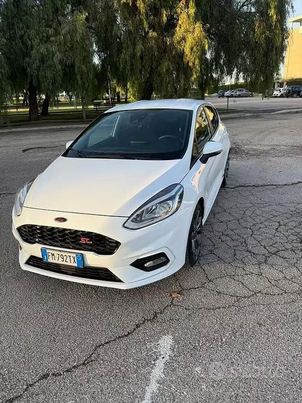 Usata Ford Fiesta ST-Line 95 CV (69 kW) 2018 Bianco Utilitaria