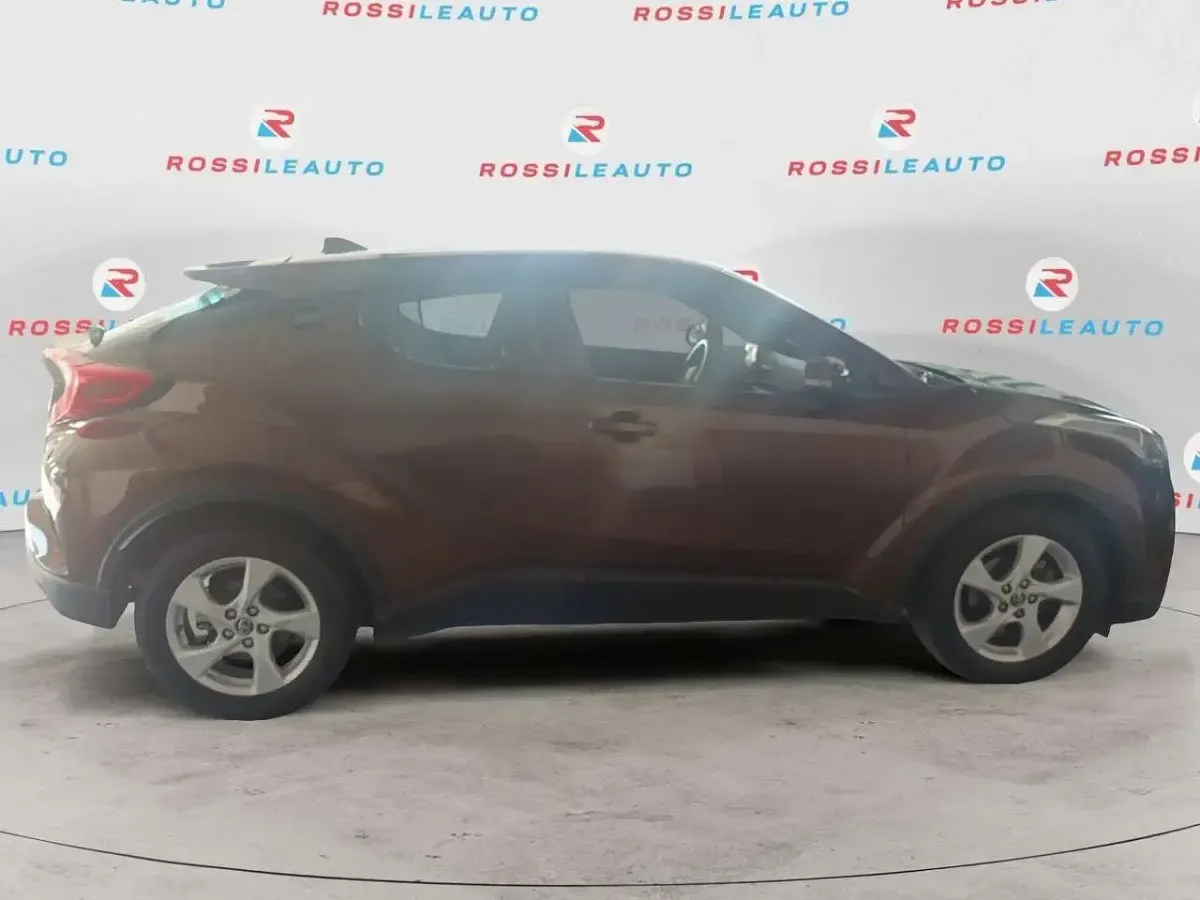 Usata Toyota C-HR Active 122 CV (89 kW) 2018 Bronzo SUV