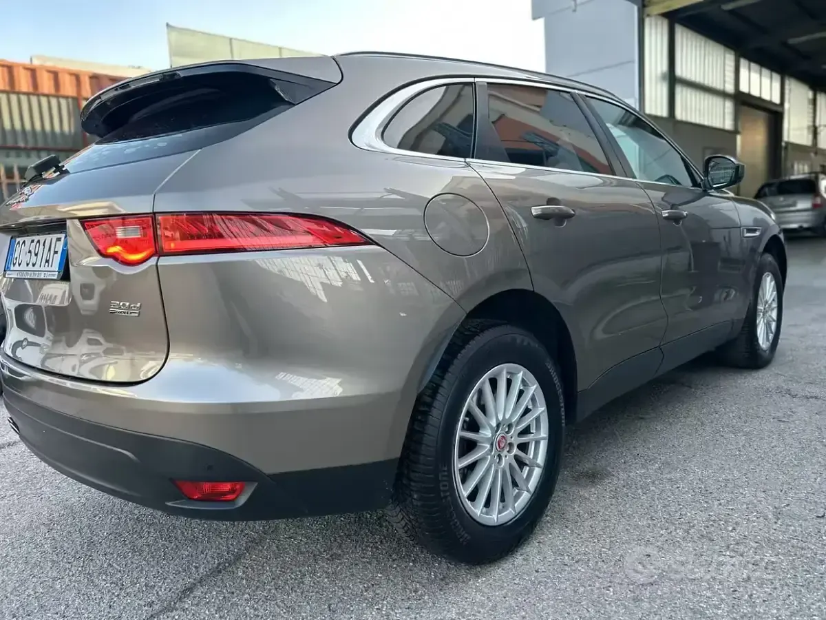 Usata Jaguar F-Pace 180 CV (132 kW) 2016 Grigio SUV