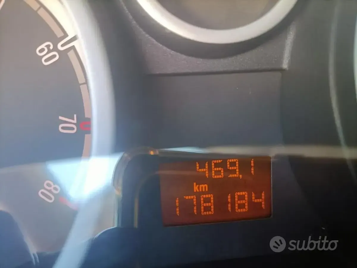 Usata Opel Corsa 60 CV (44 kW) 2007 Grigio Utilitaria