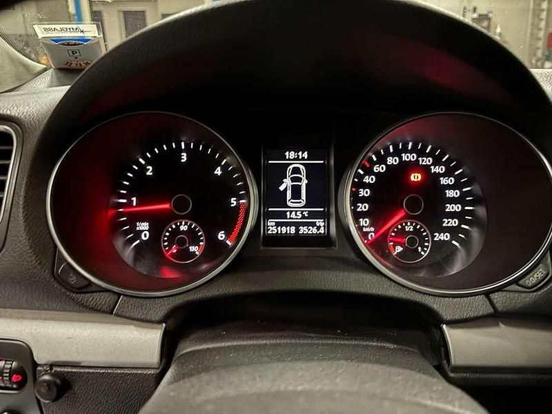 Usata VW Golf VI Comfortline 110 CV (80 kW) 2010 Argento Utilitaria