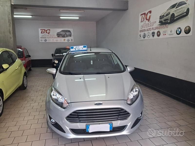 Usata Ford Fiesta 75 CV (55 kW) 2013 Grigio Utilitaria