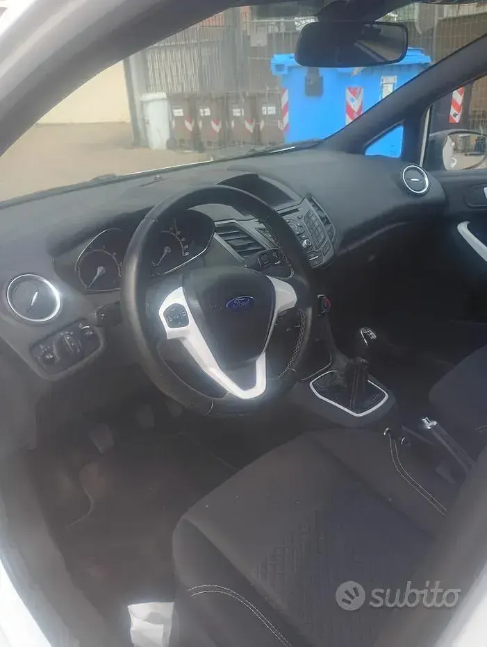 Usata Ford Fiesta 95 CV (69 kW) 2016 Bianco Utilitaria