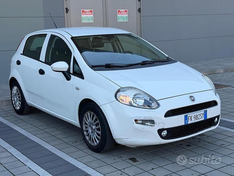 Usata Fiat Punto 75 CV (55 kW) 2017 Utilitaria