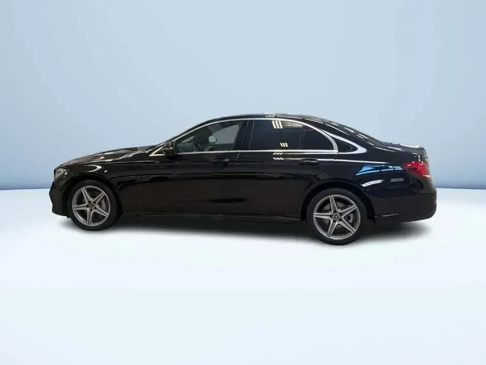 Usata Mercedes E300 Premium 194 CV (142 kW) 2020 Nero Berlina