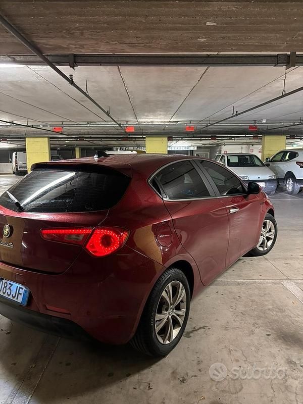 Usata Alfa Romeo Giulietta 105 CV (77 kW) 2012 Berlina