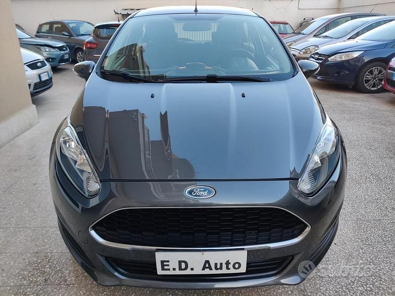 Usata Ford Fiesta Titanium 75 CV (55 kW) 2017 Grigio Utilitaria