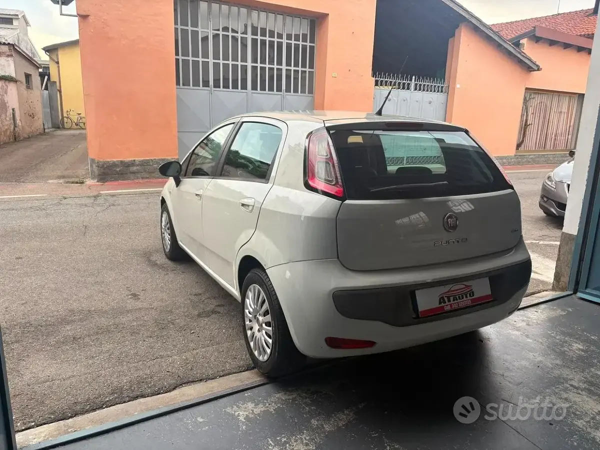 Usata Fiat Punto Evo Emotion 77 CV (56 kW) 2010 Bianco Utilitaria