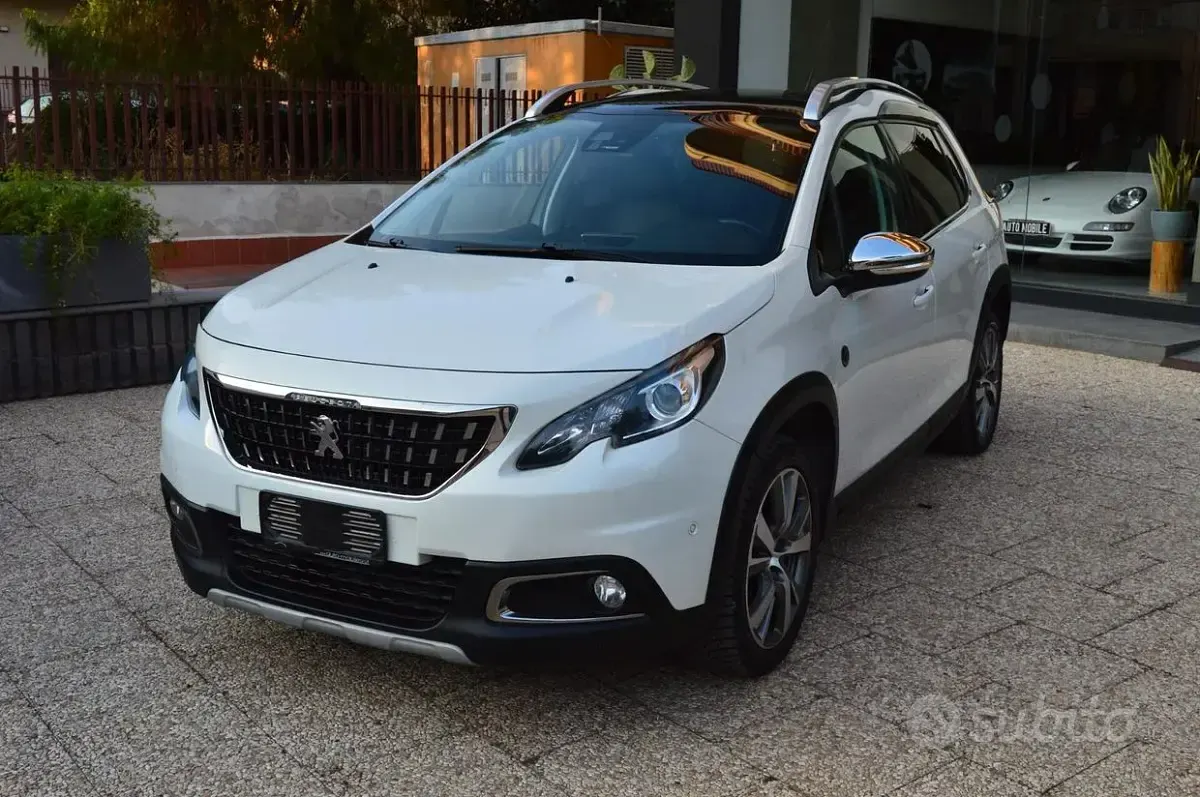 Usata Peugeot 2008 Crossway 120 CV (88 kW) 2017 Bianco SUV