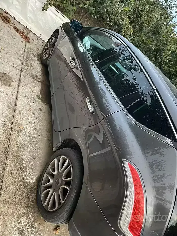 Usata Lancia Delta 120 CV (88 kW) 2009 Grigio Utilitaria