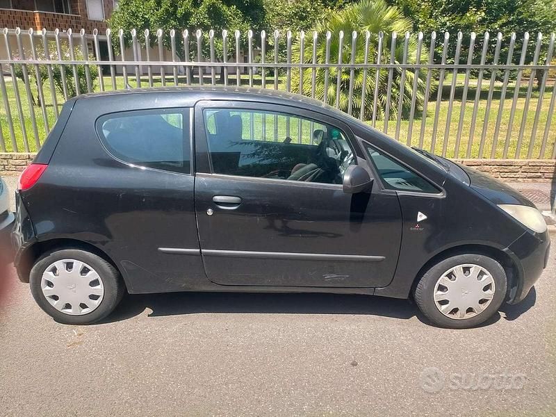 Nero Usata 2007 Mitsubishi Colt Tre volumi | 1900 € (Buon prezzo) - Immagine 1/4