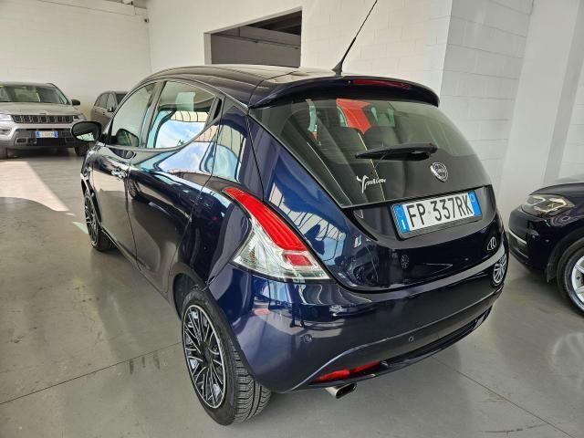 Usata Lancia Ypsilon Gold 69 CV (50 kW) 2018 Blu/azzurro Utilitaria