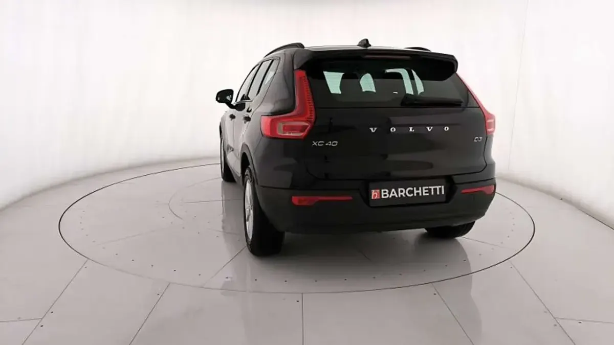 Usata Volvo XC40 Momentum 150 CV (110 kW) 2021 Nero SUV