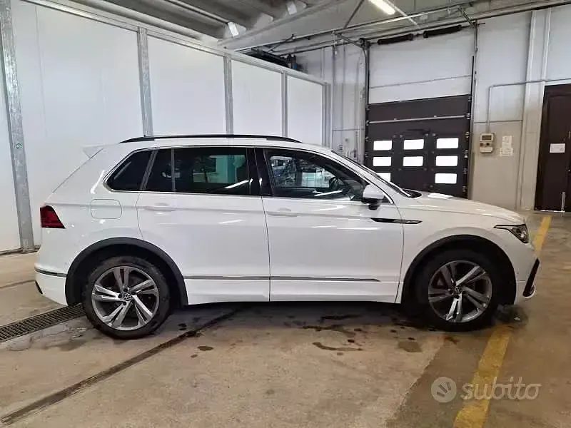 Usata VW Tiguan R-line 150 CV (110 kW) 2023 Bia SUV