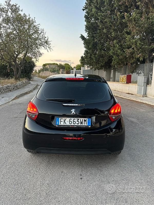 Usata Peugeot 208 2017 Utilitaria