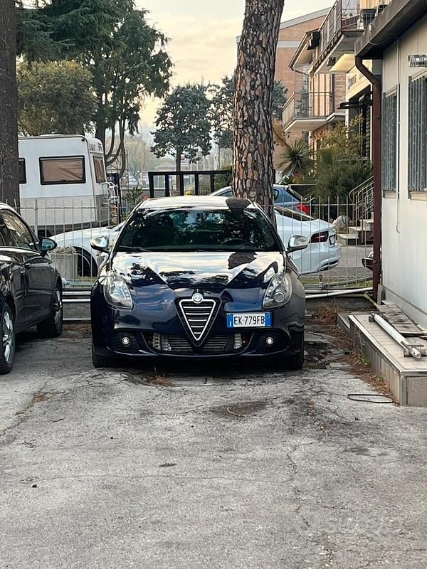 Usata Alfa Romeo Giulietta Quadrifoglio Verde 235 CV (172 kW) 2011 Blu Utilitaria