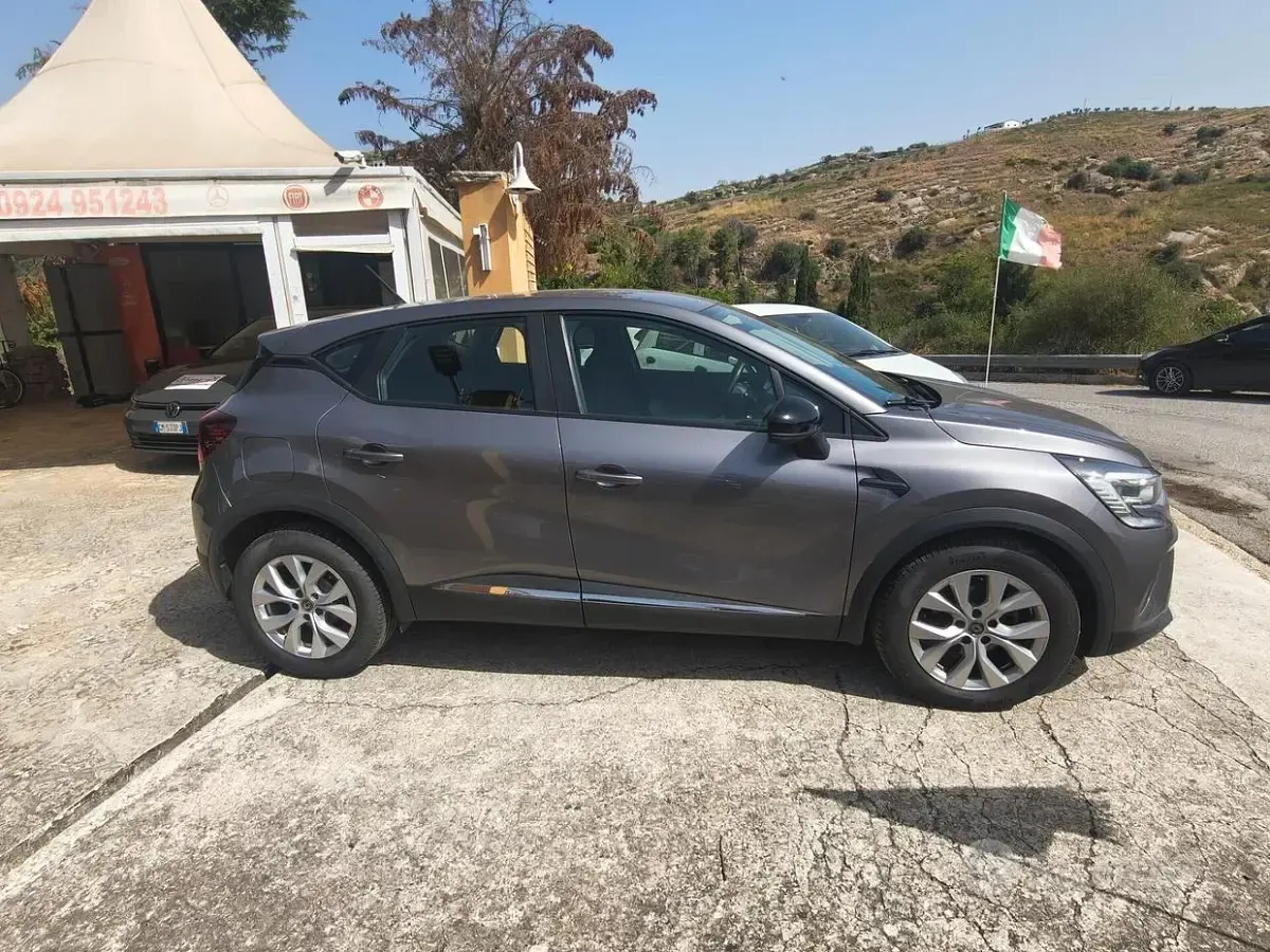 Usata Renault Captur Business 95 CV (69 kW) 2021 Grigio SUV