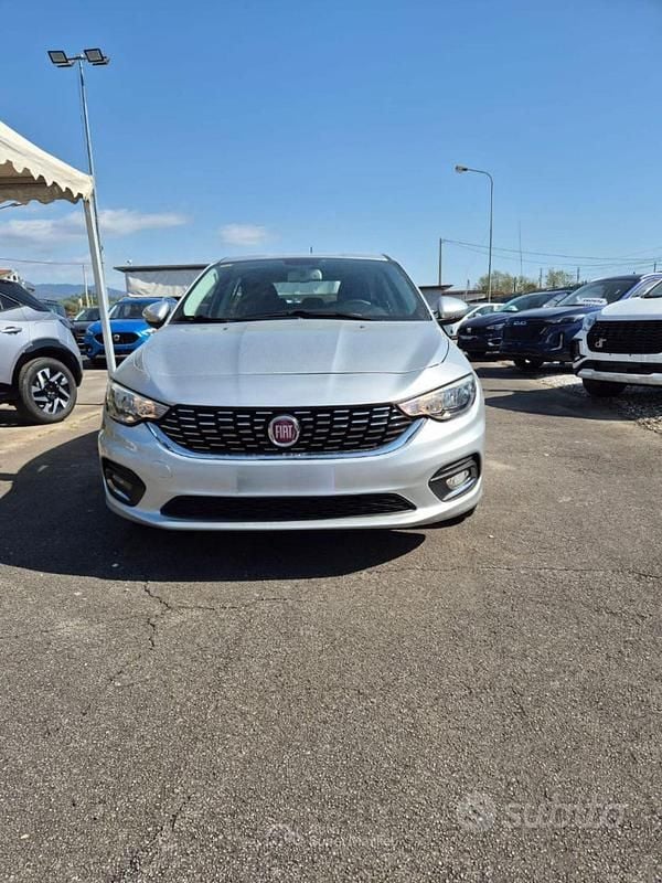 Argento Usata 2016 Fiat Tipo Opening Edition Berlina | 7900 € (Buon prezzo) - Immagine 1/4