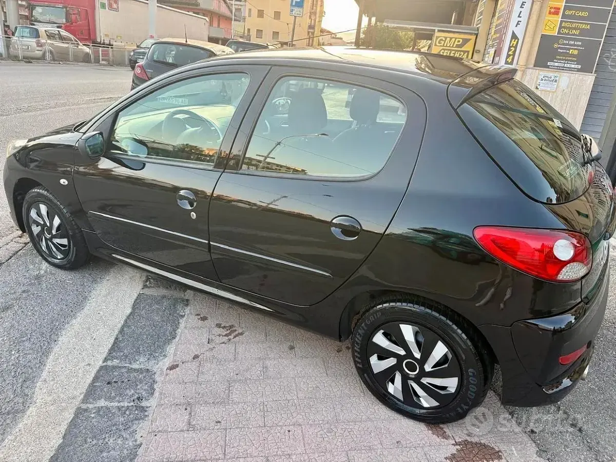 Usata Peugeot 206+ 68 CV (50 kW) 2011 Nero Utilitaria