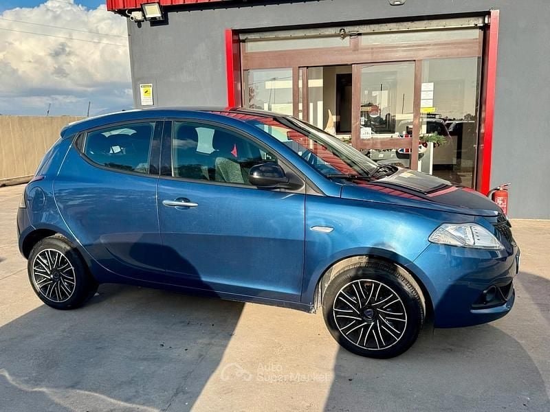 Usata Lancia Ypsilon S 70 CV (51 kW) 2023 Blu/azzurro Utilitaria