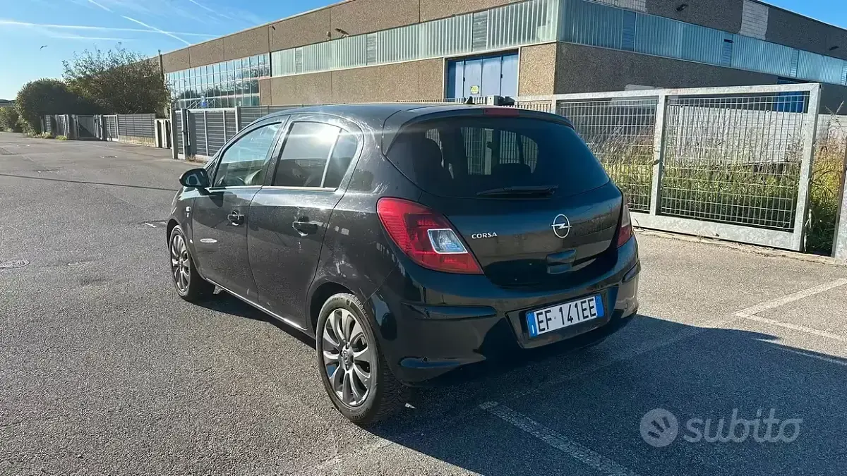 Usata Opel Corsa 85 CV (62 kW) 2011 Nero Utilitaria