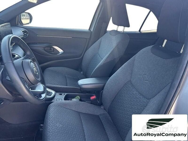 Usata Toyota Yaris Cross Trend 116 CV (85 kW) 2023 Grigio SUV