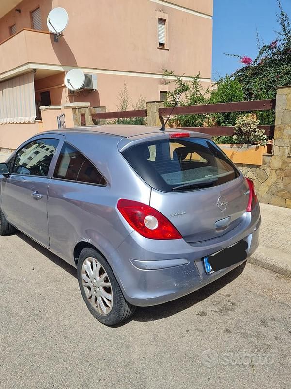 Usata Opel Corsa 75 CV (55 kW) 2010 Grigio Utilitaria