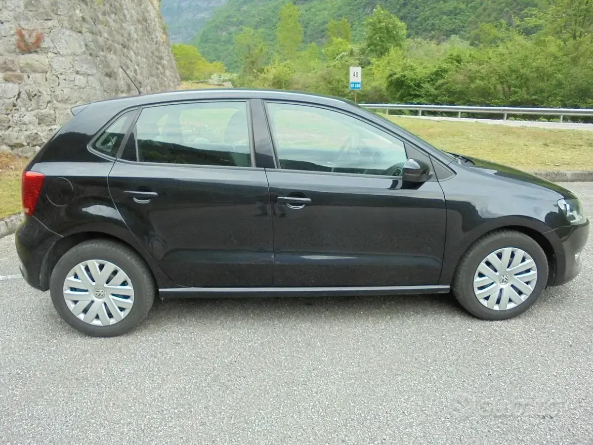Begagnad VW Polo Comfortline 69 HK (50 kW) 2012 Svart Halvkombi