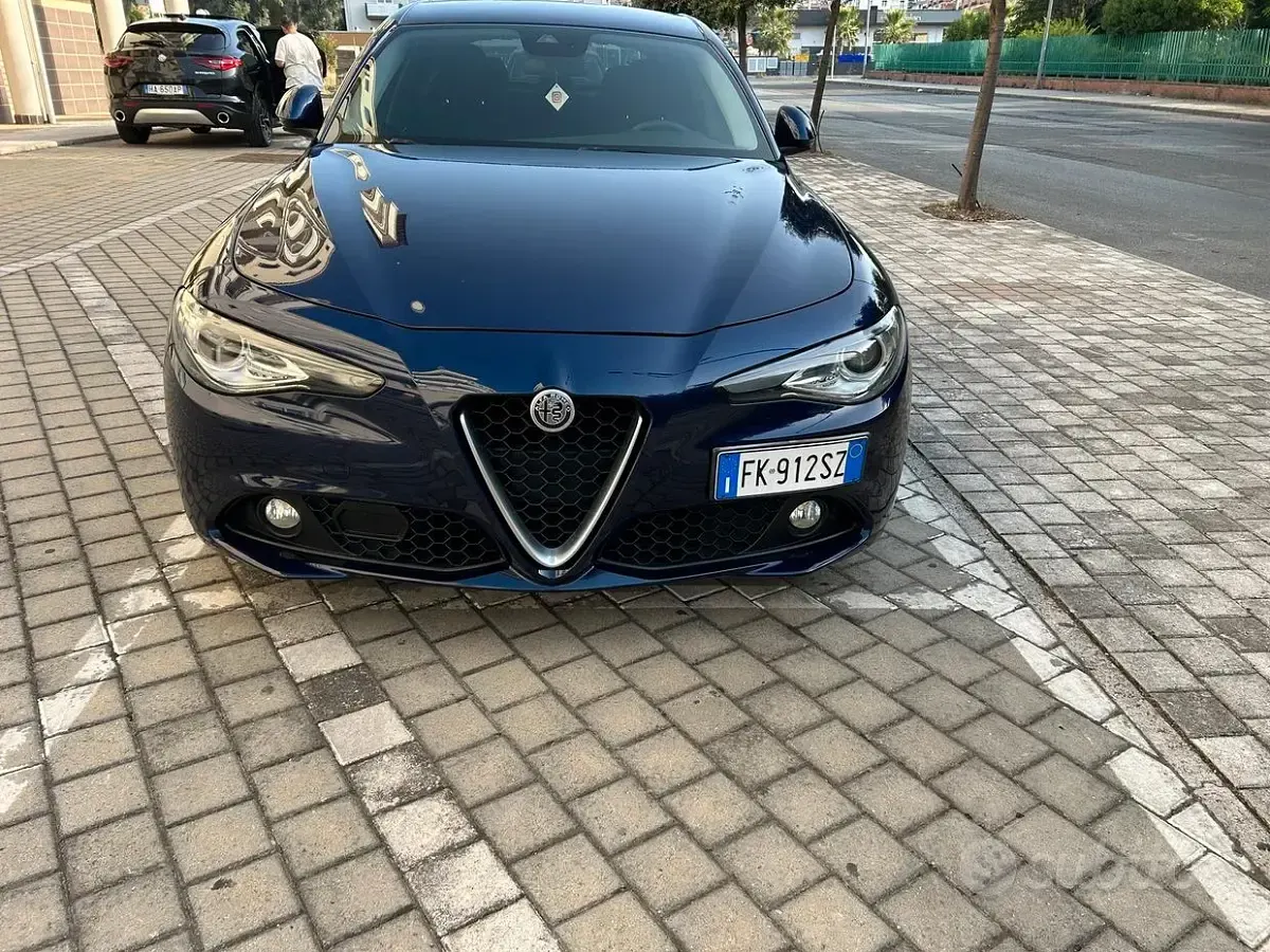 Usata Alfa Romeo Giulia 150 CV (110 kW) 2017 Bluazzurro Berlina